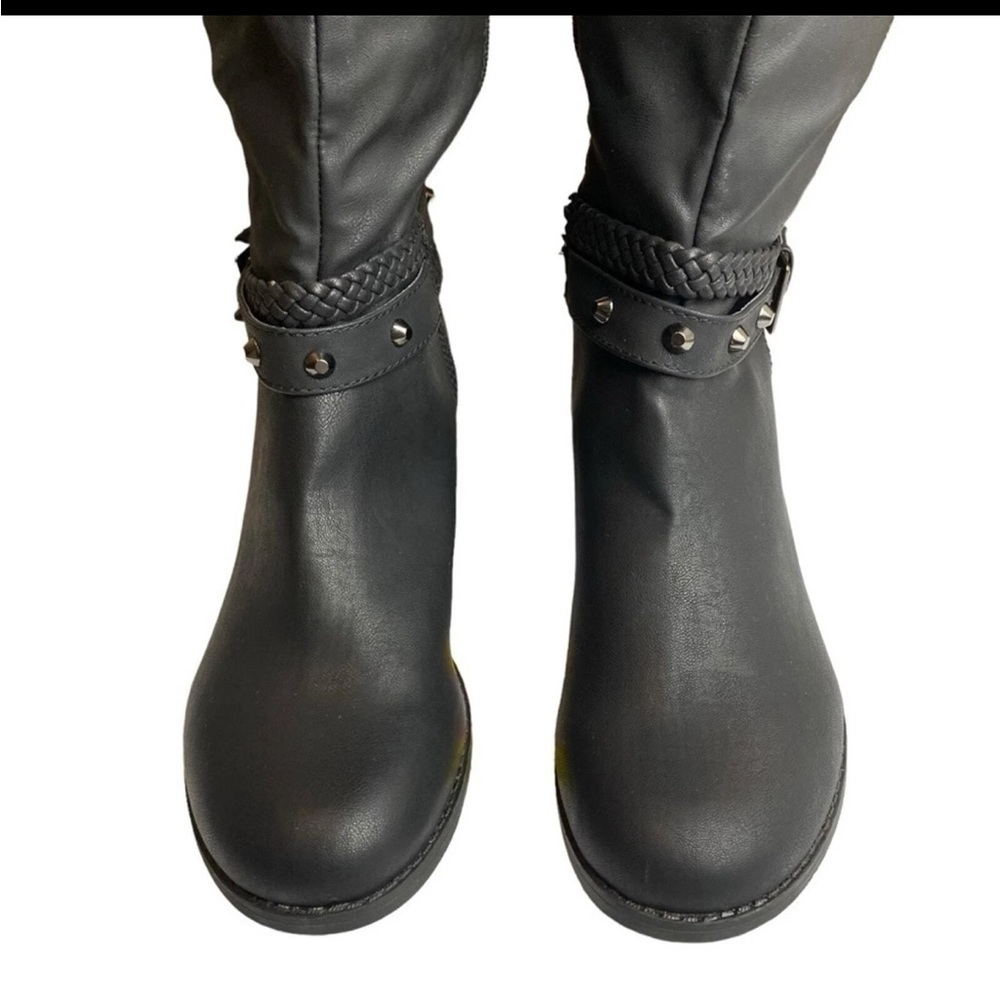 Sleek Black Boots with Braided Detail